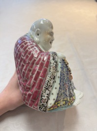 A Chinese famille rose Milefo Buddha, Xue Changsen 薛長森 mark, 20th C.