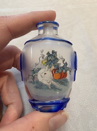 A collection of 12 Chinese glass snuff bottles, 19/20th C.