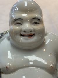 A Chinese famille rose Milefo Buddha, Xue Changsen 薛長森 mark, 20th C.