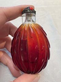 A collection of 12 Chinese glass snuff bottles, 19/20th C.