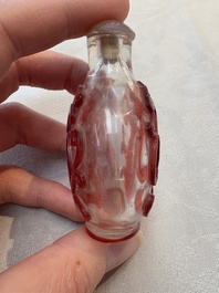 A collection of 12 Chinese glass snuff bottles, 19/20th C.