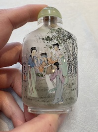 A collection of 12 Chinese glass snuff bottles, 19/20th C.