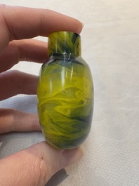 A collection of 12 Chinese glass snuff bottles, 19/20th C.