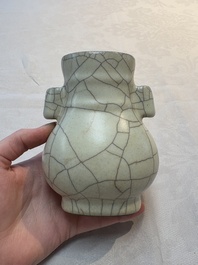 A small Chinese Ge-type 'hu' vase, 19/20th C.