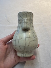 A small Chinese Ge-type 'hu' vase, 19/20th C.