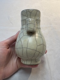 A small Chinese Ge-type 'hu' vase, 19/20th C.