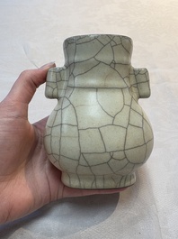 A small Chinese Ge-type 'hu' vase, 19/20th C.