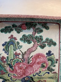 A Chinese enamelled Yixing stoneware rectangular tray with three Buddhist lions, 18/19th C.