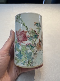 A Chinese qianjiang cai 'rooster' brush pot, signed Hengxing 恆興, Tongzhi mark, 19/20th C.