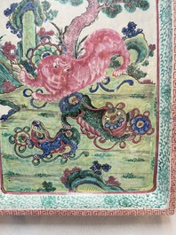A Chinese enamelled Yixing stoneware rectangular tray with three Buddhist lions, 18/19th C.