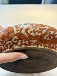 A Chinese iron-red-decorated crackle-glazed  'chilong and lotus scroll' brush washer, 19th C.