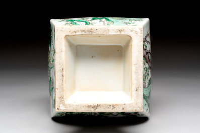 A Chinese famille verte 'zun' vase with floral design, 19th C.