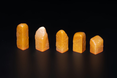 Five small Chinese tianhuang seals with a box, Eryue Xuan 二樂軒, Xinyu 心畬, Fu Ru 溥儒, Jiu Wangsun 舊王孫 and Luoshi Huiguan 羅室會館 mark, 19/20th C.