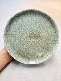A Chinese ge-type crackle-glazed dish, 19th C.