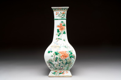 A Chinese famille verte 'zun' vase with floral design, 19th C.