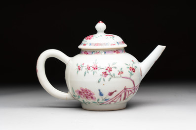 A Chinese famille rose 'Feng Yi Ting 鳳儀亭' teapot, Yongzheng