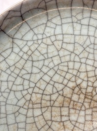 A Chinese ge-type crackle-glazed dish, 19th C.