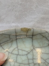 A Chinese ge-type crackle-glazed dish, 19th C.