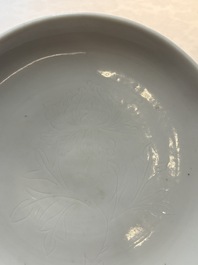 A Chinese Dehua blanc de Chine incised 'peony' plate, 17/18th C.