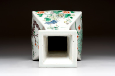 A Chinese famille verte 'zun' vase with floral design, 19th C.