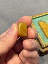 Five small Chinese tianhuang seals with a box, Eryue Xuan 二樂軒, Xinyu 心畬, Fu Ru 溥儒, Jiu Wangsun 舊王孫 and Luoshi Huiguan 羅室會館 mark, 19/20th C.