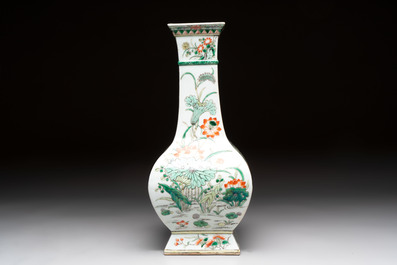 A Chinese famille verte 'zun' vase with floral design, 19th C.
