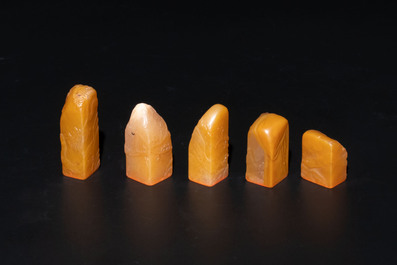 Five small Chinese tianhuang seals with a box, Eryue Xuan 二樂軒, Xinyu 心畬, Fu Ru 溥儒, Jiu Wangsun 舊王孫 and Luoshi Huiguan 羅室會館 mark, 19/20th C.