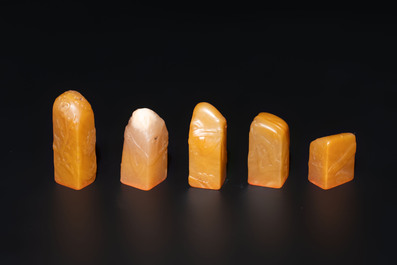 Five small Chinese tianhuang seals with a box, Eryue Xuan 二樂軒, Xinyu 心畬, Fu Ru 溥儒, Jiu Wangsun 舊王孫 and Luoshi Huiguan 羅室會館 mark, 19/20th C.