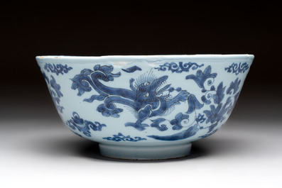 A blue and white Dutch Delft chinoiserie bowl with dragons, 17th C.