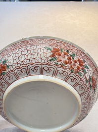 A Chinese wucai plate with floral design, Kangxi