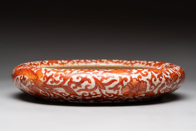 A Chinese iron-red-decorated crackle-glazed  'chilong and lotus scroll' brush washer, 19th C.