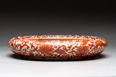 A Chinese iron-red-decorated crackle-glazed  'chilong and lotus scroll' brush washer, 19th C.