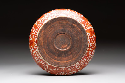 A Chinese iron-red-decorated crackle-glazed  'chilong and lotus scroll' brush washer, 19th C.