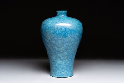 A Chinese robin's egg-glazed &lsquo;meiping&rsquo; vase, 19/20th C.