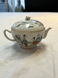A Chinese famille rose teapot with ladies in a garden, Yongzheng mark, 19th C.