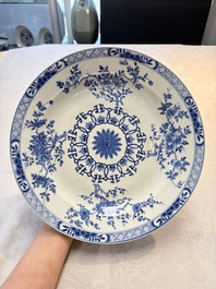 A Chinese blue and white dish with floral design, Kangxi mark, 19th C.