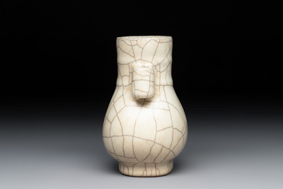 A small Chinese Ge-type 'hu' vase, 19/20th C.