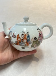 A Chinese famille rose 'playing boys' teapot, Tao Yi Zhen Pin 陶藝珍品 seal mark, 20th C.