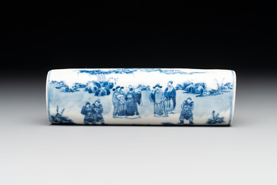A Chinese blue and white wrist rest with figural design, 19th C.