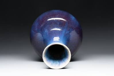 A Chinese flamb&eacute;-glazed vase, 19th C.