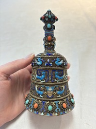 A pair of Chinese precious stone-inset and enamelled gilt-silver filigree bell-form covered boxes, silver mark, 19/20th C.