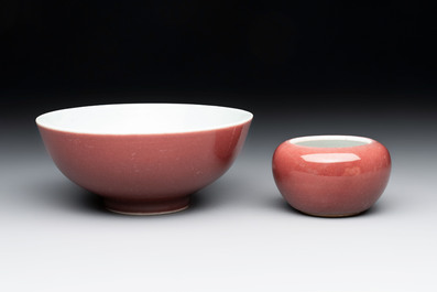 A Chinese copper-red-glazed bowl and brush washer, Xuande mark, 18/19th C.
