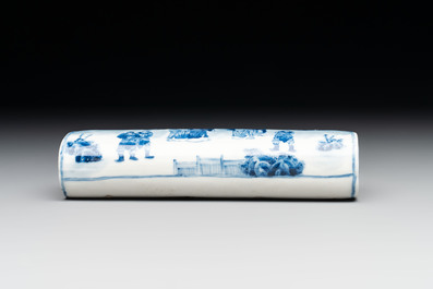 A Chinese blue and white wrist rest with figural design, 19th C.