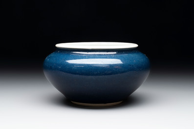 A Chinese sacrificial blue-glazed bowl, 17/18th C.