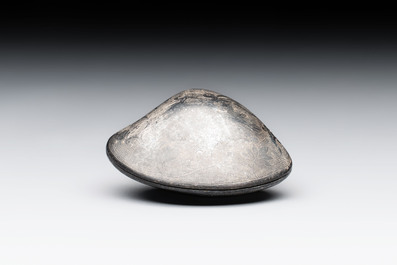 A small Chinese silver clam-shaped box with animals design, Tang/Song