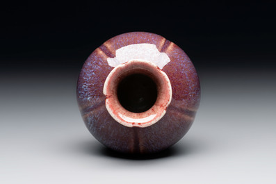 A Chinese flamb&eacute;-glazed 'pomegranate' vase, 18/19th C.