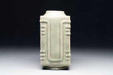 A Chinese celadon-glazed 'cong' vase, 19th C.
