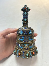 A pair of Chinese precious stone-inset and enamelled gilt-silver filigree bell-form covered boxes, silver mark, 19/20th C.