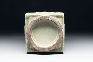 A Chinese celadon-glazed 'cong' vase, 19th C.