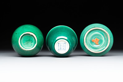Six Chinese green-glazed wares, with four wooden stands, Chenghua mark, 19/20th C.